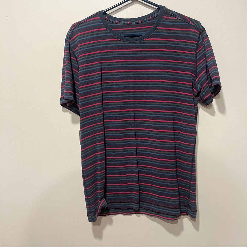 Lululemon men’s striped tee